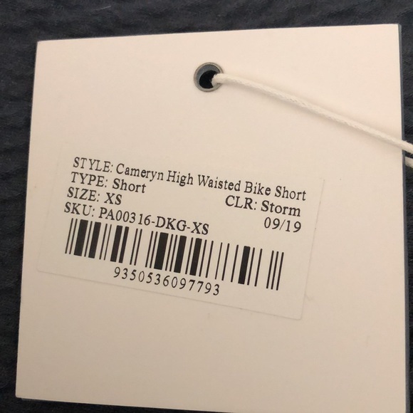 Basic Shorts - Picture 4 of 4